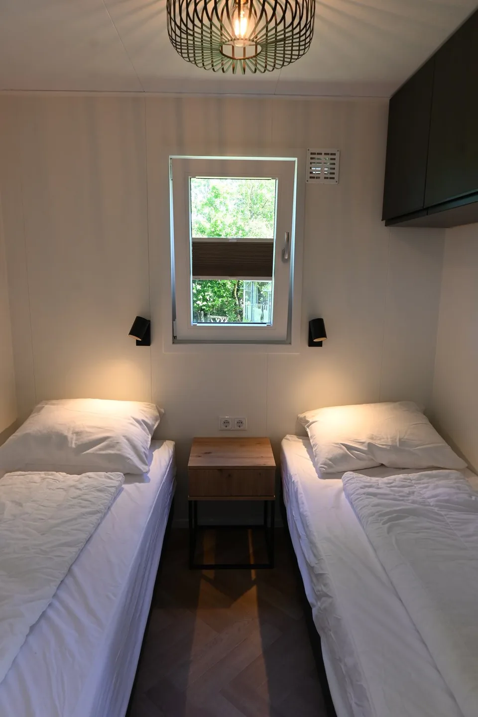 Tweede slaapkamer met twee eenpersoonsbedden