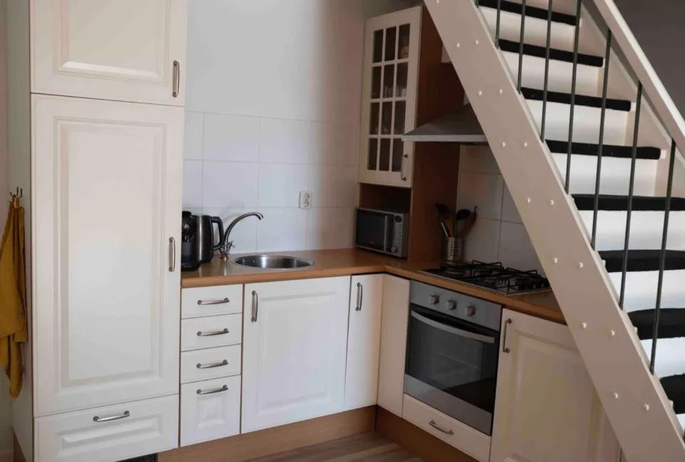 Complete keuken onder de trap